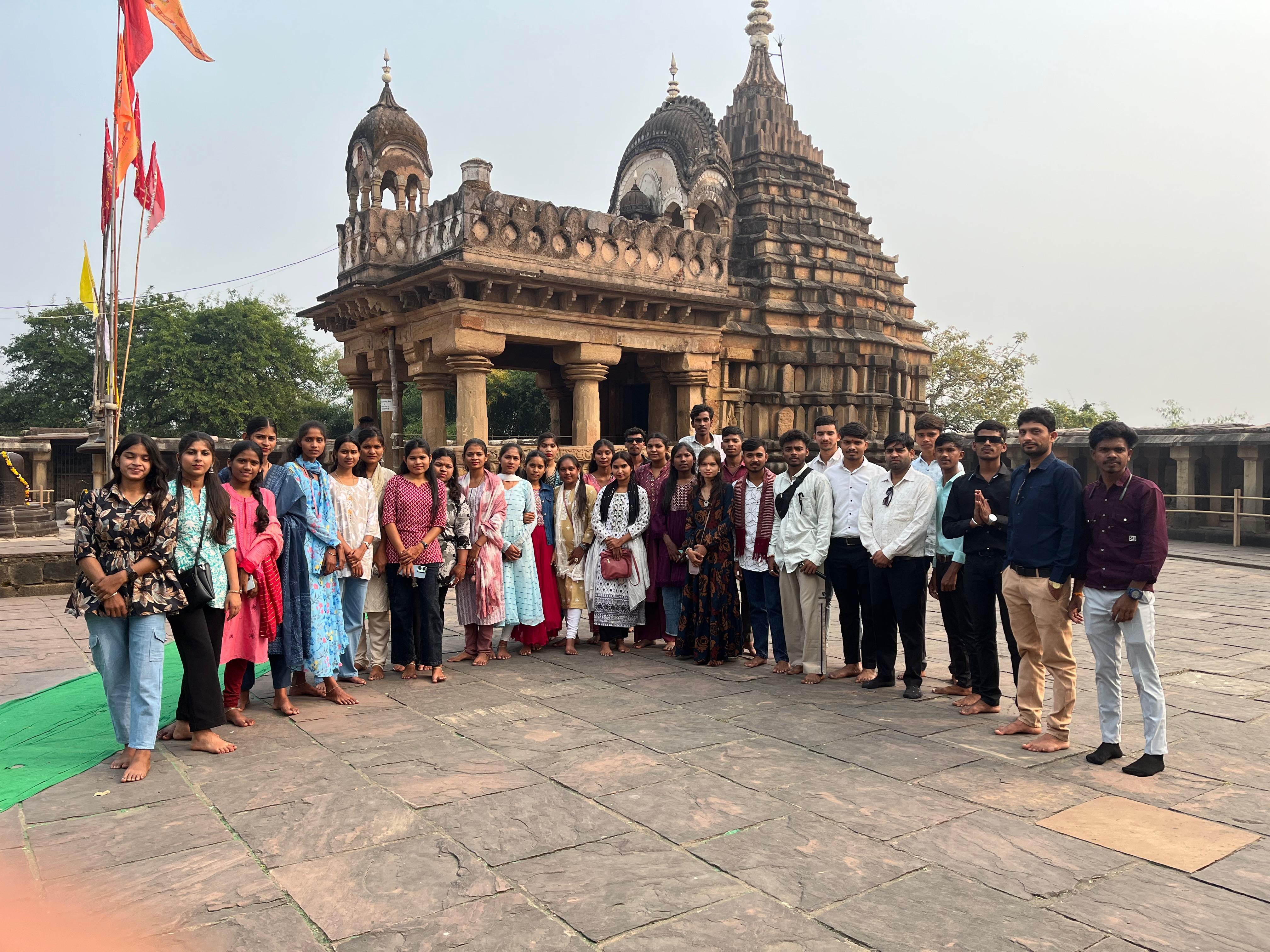 Commerce Educational tour - Photo Govt. college Gurur